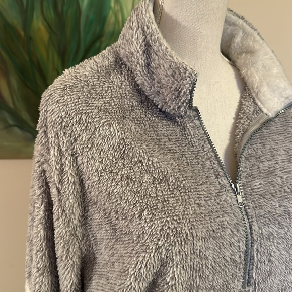 Fuzzy Pullover - Picture 2 of 7